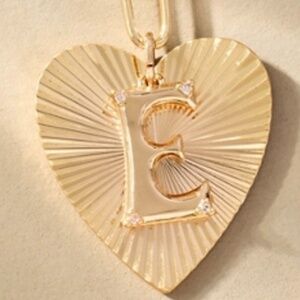 ♦️NWT Anthropology “E” monogram gold fluted heart necklace